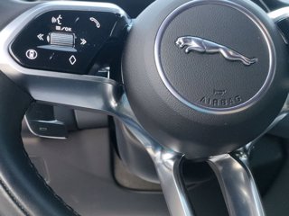 JAGUAR F-Pace (X761) JAGUAR 2.0 D 163 CV AWD au R-Dynamic S