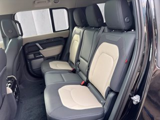 LAND ROVER Defender (2019) LAND ROVER 130 3.0D I6 300 CV AWD Auto Outbound