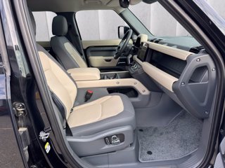 LAND ROVER Defender (2019) LAND ROVER 130 3.0D I6 300 CV AWD Auto Outbound