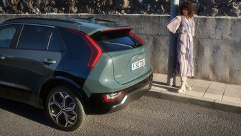Kia Niro Hev My23 Exterior Confident Power From Behind