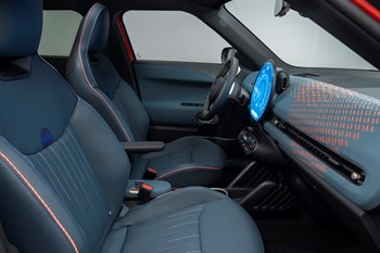 P90545658 Highres Mini Aceman Se 04 20