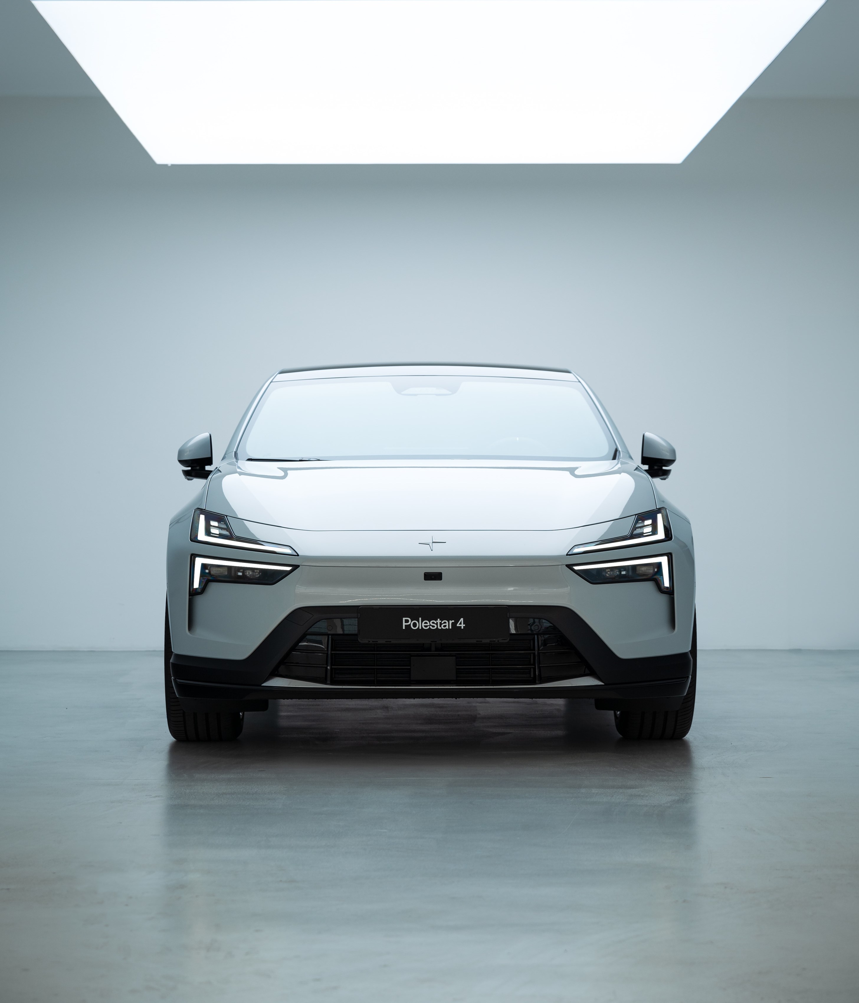 683306 20240820 Polestar Delivers First Customer Polestar 4 SUV Coup S In Europe (1)