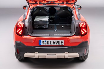 P90545677 Highres Mini Aceman Se 04 20