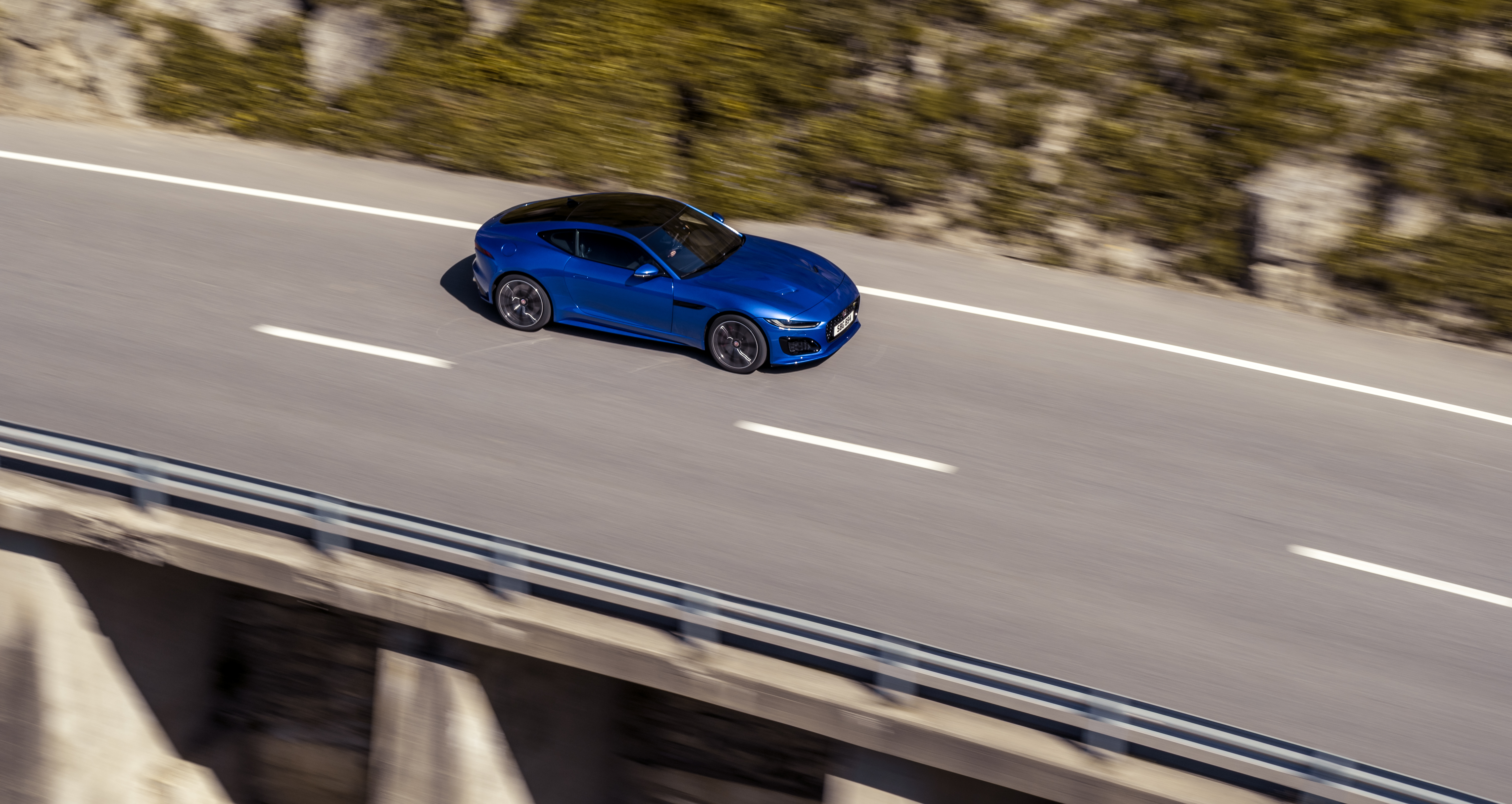 Jag F TYPE R 21MY Velocity Blue Reveal Switzerland 02.12.19 10