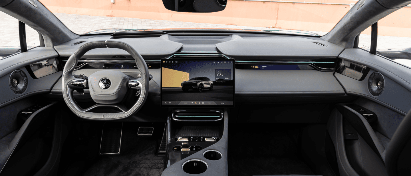 LOTUS Eletre Interior (1)