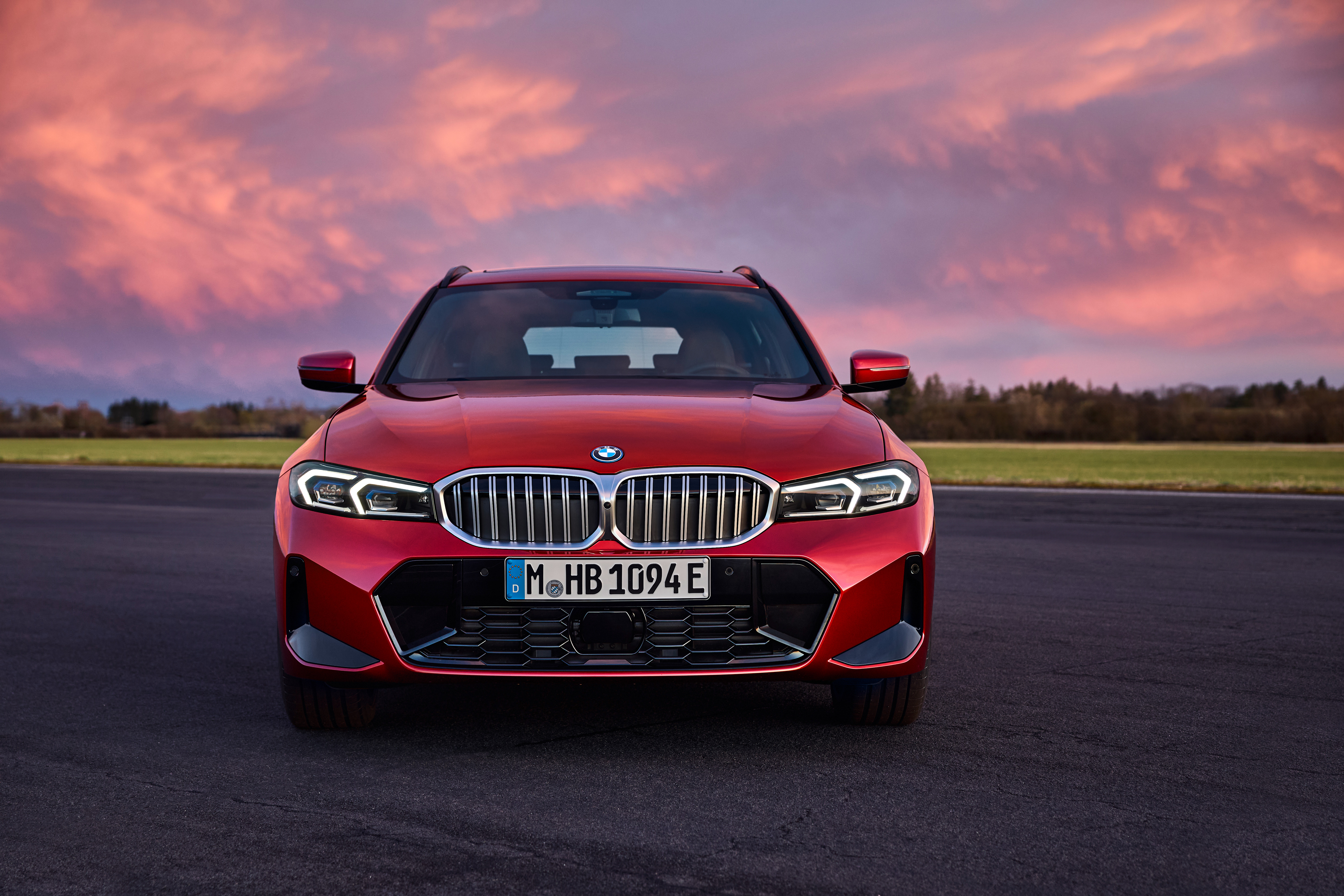 P90549654 Highres The New Bmw 330E Tou
